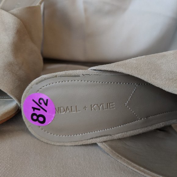 New Kendall + Kylie beige suede sandals size 8.5 with Acrylic Heel - Picture 6 of 7